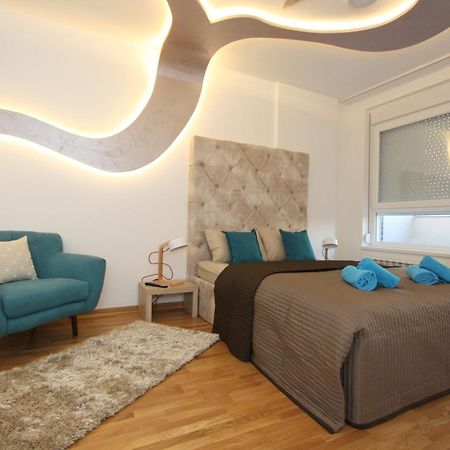 Riviera New Belgrade Apartment, Parking 5 Eur Per Day Bagian luar foto