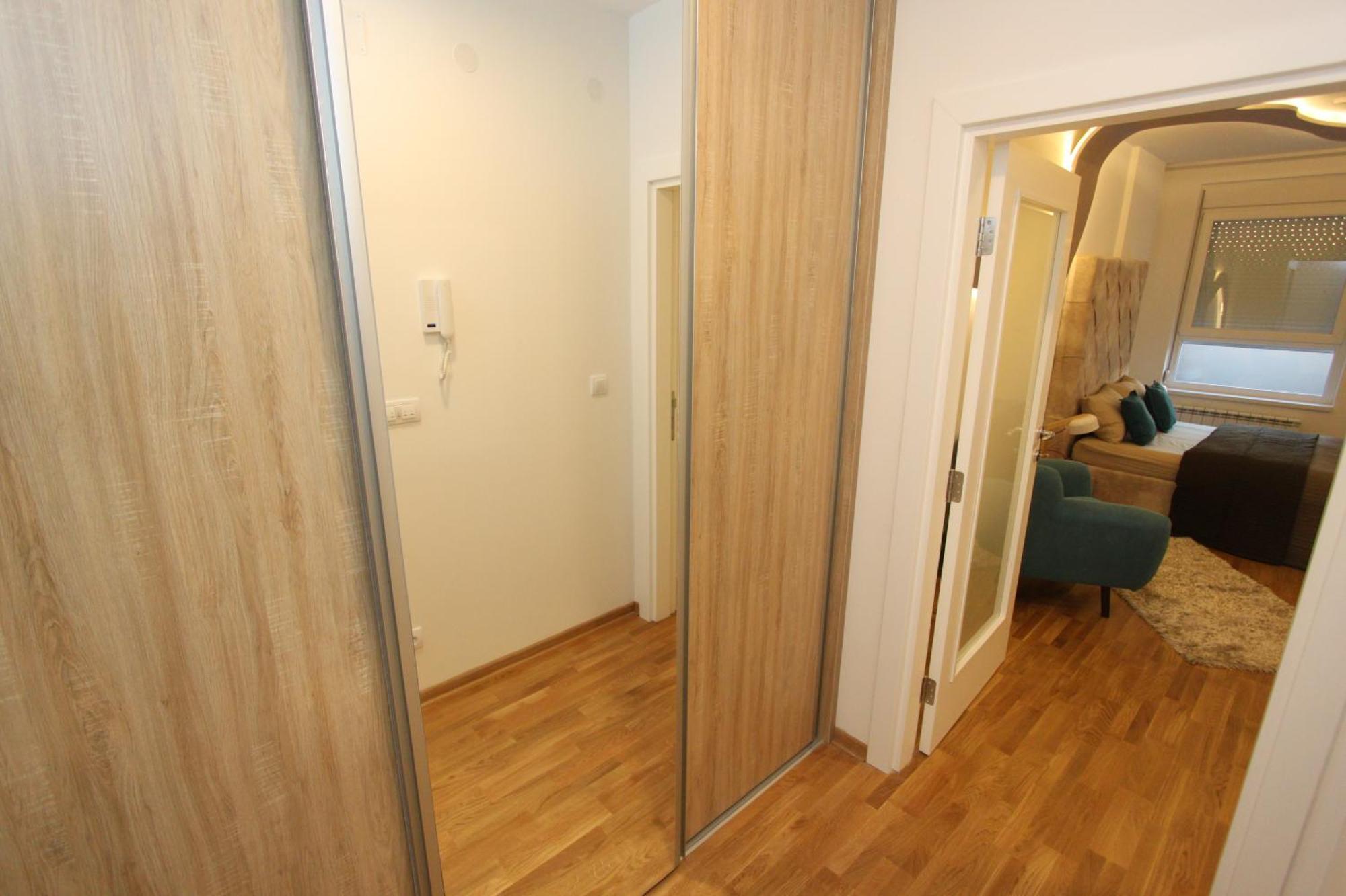 Riviera New Belgrade Apartment, Parking 5 Eur Per Day Bagian luar foto