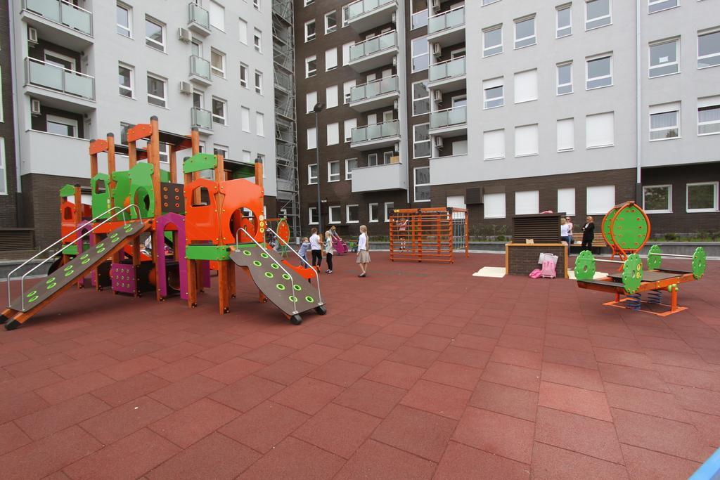 Riviera New Belgrade Apartment, Parking 5 Eur Per Day Bagian luar foto