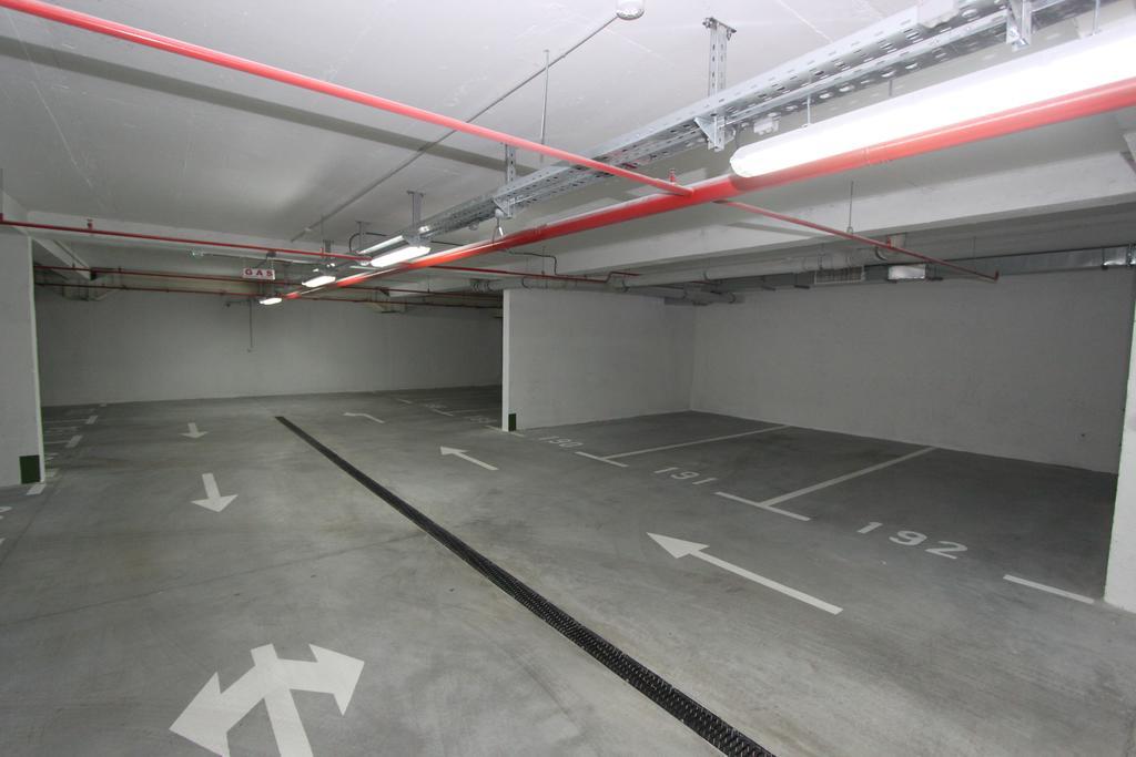 Riviera New Belgrade Apartment, Parking 5 Eur Per Day Bagian luar foto